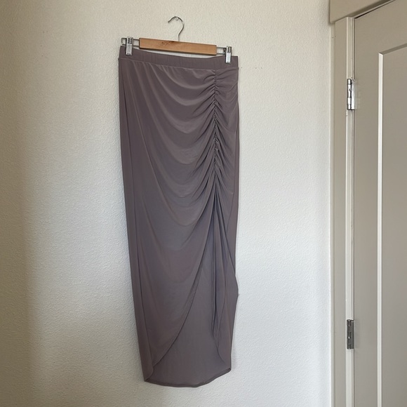 Heathered Taupe Ruched Long Maxi Skirt with Slit Size L - Picture 2 of 6